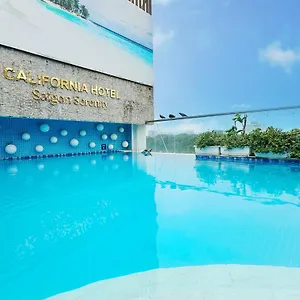 California Saigon & Rooftop Pool ホテル
